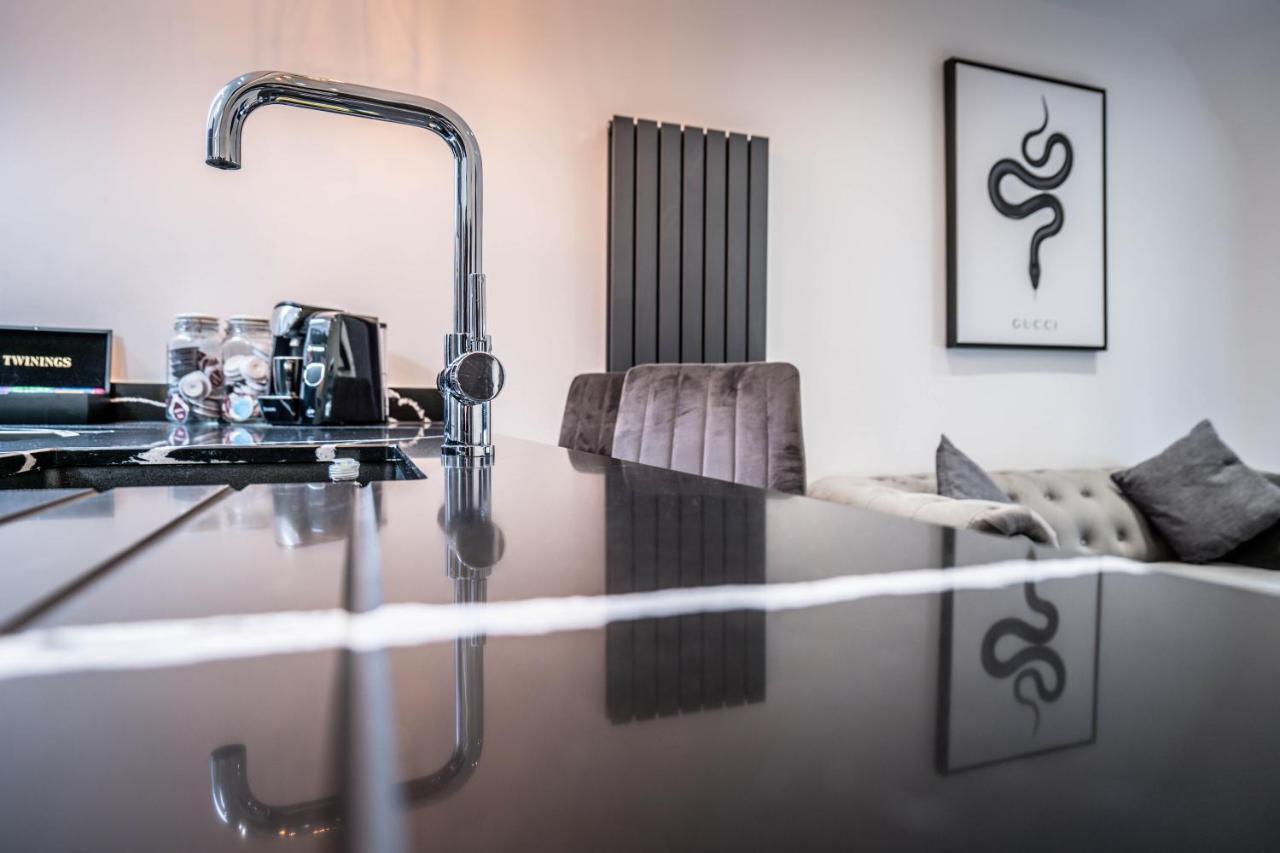 Luxury Royal Mile Boutique 2Bedroom Apartment Edinburgh Exterior photo